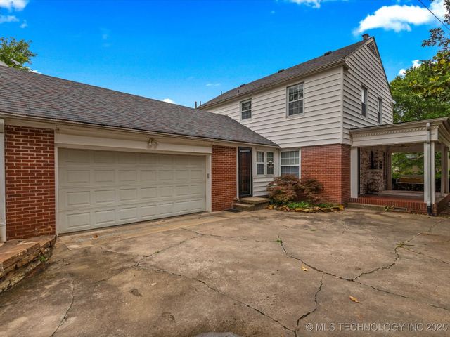 1629 Dewey Avenue, Bartlesville, OK 74003