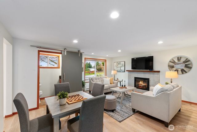 4902 NE 7th Place, Renton, WA 98059