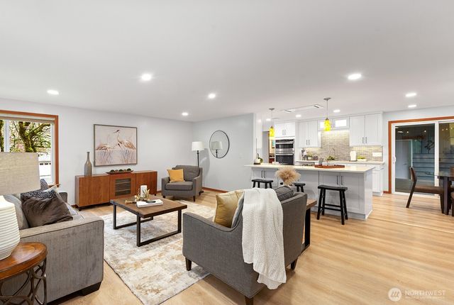 4902 NE 7th Place, Renton, WA 98059