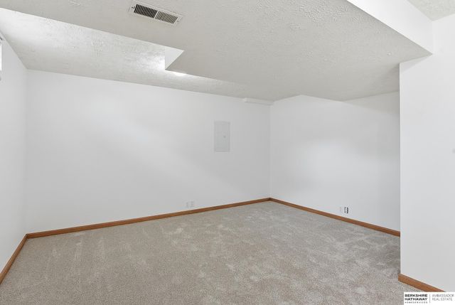 20059 Hopper Street, Omaha, NE 68022