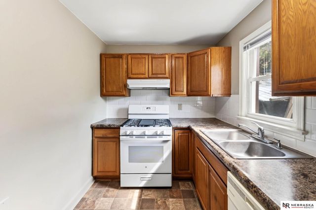 2719 S 25th Street, Omaha, NE 68105