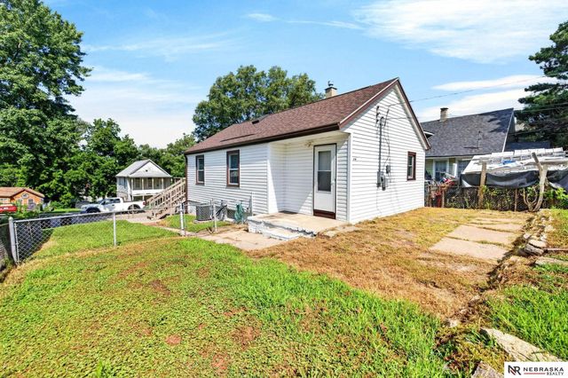 2719 S 25th Street, Omaha, NE 68105