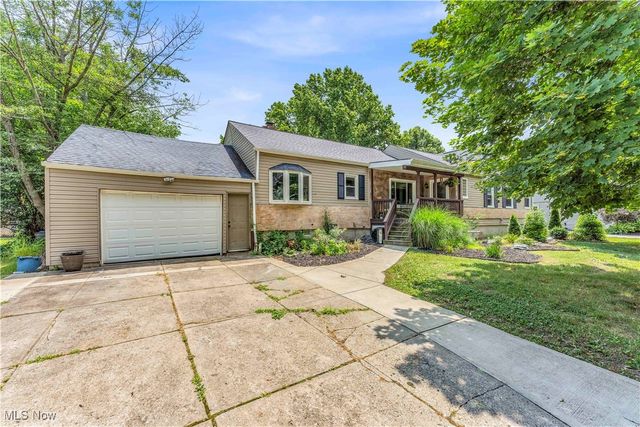 2135 Pine Ridge Drive, Wickliffe, OH 44092