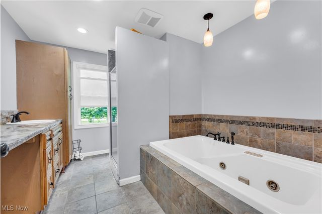 2135 Pine Ridge Drive, Wickliffe, OH 44092