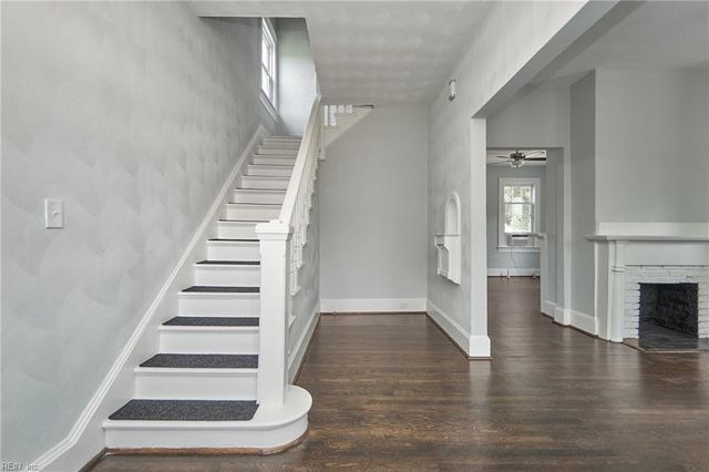 1328 Hampton DR, Newport News, VA 23607