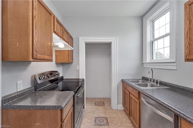 1328 Hampton DR, Newport News, VA 23607