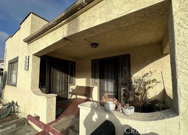 812 N Ridgewood, Los Angeles, CA 90038