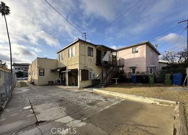 812 N Ridgewood, Los Angeles, CA 90038