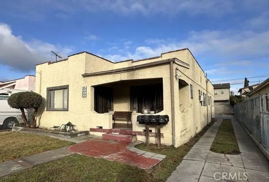 812 N Ridgewood, Los Angeles, CA 90038