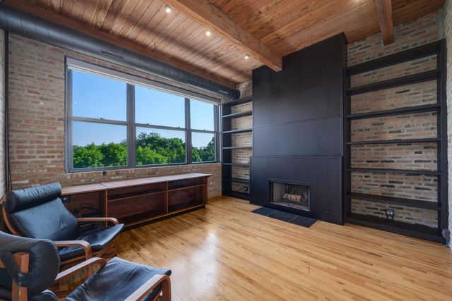 2250 W OHIO Street 301, Chicago, IL 60612