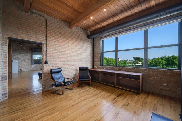 2250 W OHIO Street 301, Chicago, IL 60612