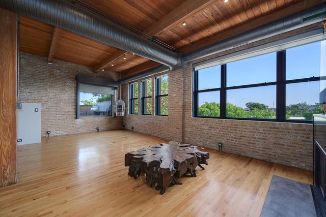 2250 W OHIO Street 301, Chicago, IL 60612