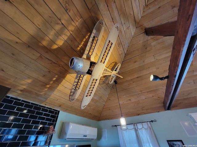 3221 N flores, San Antonio, TX 78212