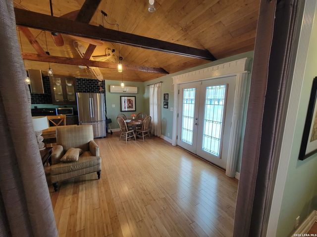 3221 N flores, San Antonio, TX 78212