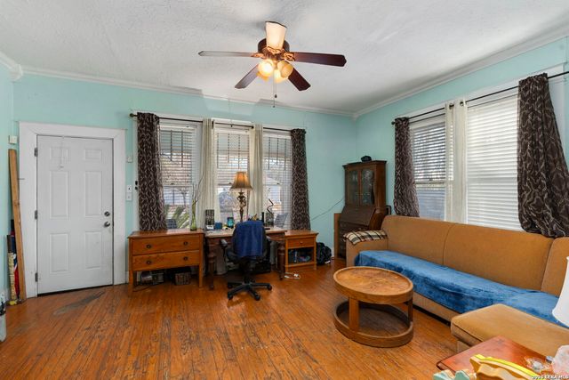 3221 N flores, San Antonio, TX 78212