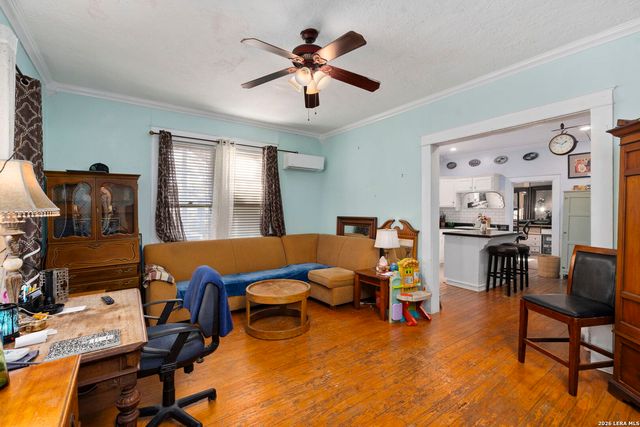 3221 N flores, San Antonio, TX 78212