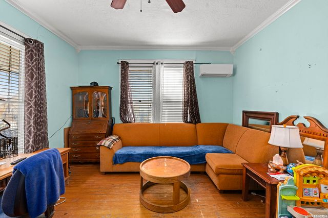 3221 N flores, San Antonio, TX 78212