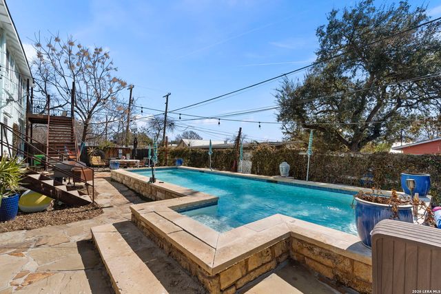 3221 N flores, San Antonio, TX 78212