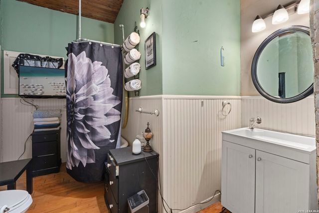 3221 N flores, San Antonio, TX 78212