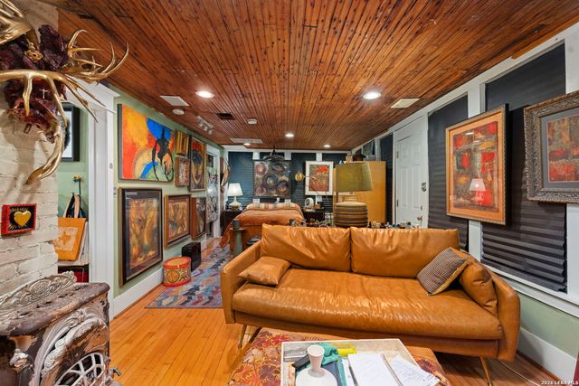 3221 N flores, San Antonio, TX 78212