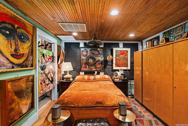 3221 N flores, San Antonio, TX 78212