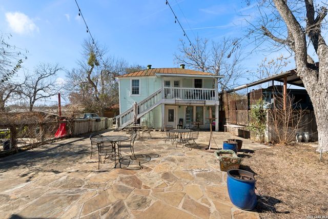 3221 N flores, San Antonio, TX 78212