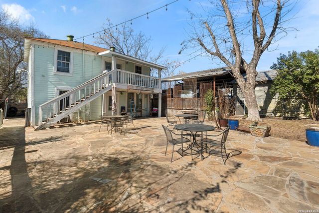 3221 N flores, San Antonio, TX 78212