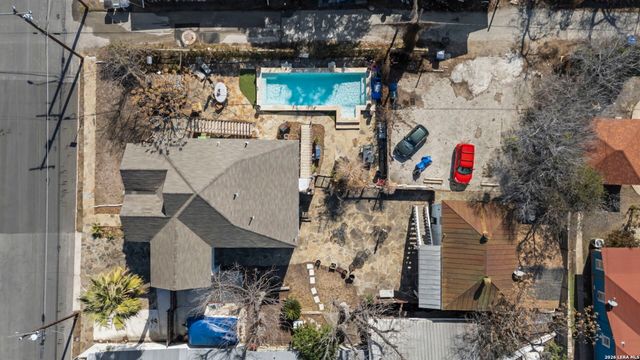 3221 N flores, San Antonio, TX 78212