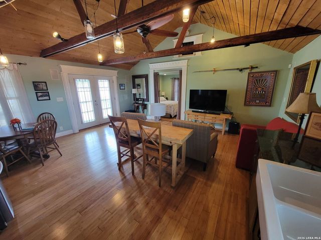 3221 N flores, San Antonio, TX 78212