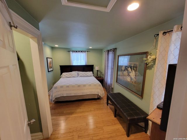 3221 N flores, San Antonio, TX 78212