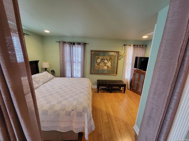 3221 N flores, San Antonio, TX 78212