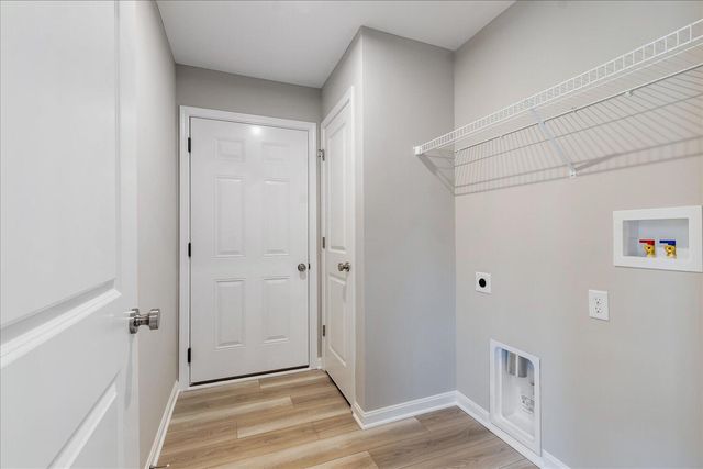 562 Foxhill Drive, 12-202, Crescent Springs, KY 41017