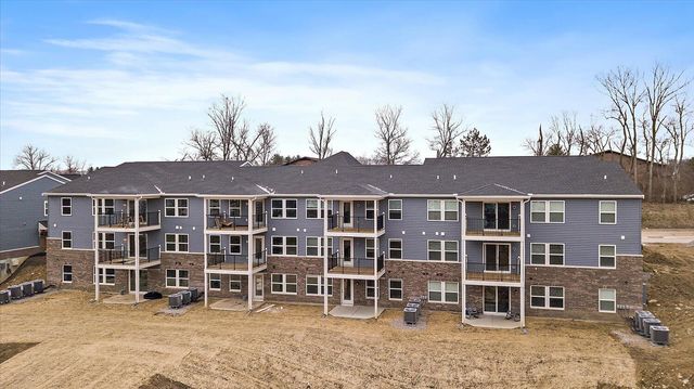 562 Foxhill Drive, 12-202, Crescent Springs, KY 41017