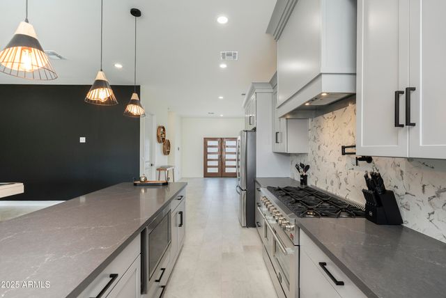5049 E SHAW BUTTE Drive, Scottsdale, AZ 85254