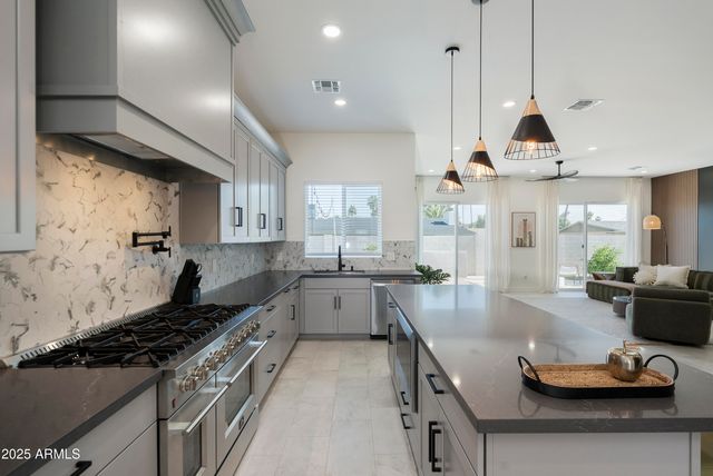 5049 E SHAW BUTTE Drive, Scottsdale, AZ 85254