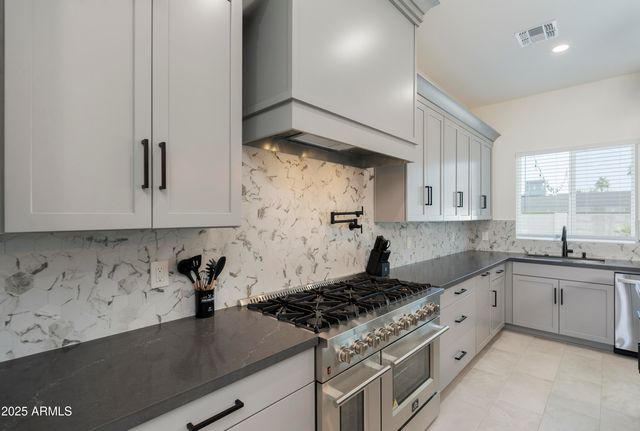 5049 E SHAW BUTTE Drive, Scottsdale, AZ 85254