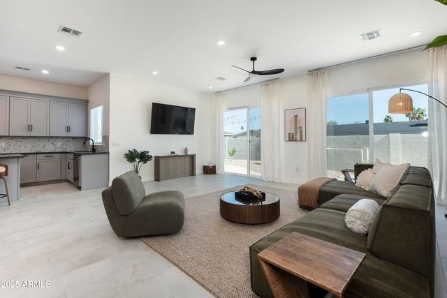 5049 E SHAW BUTTE Drive, Scottsdale, AZ 85254