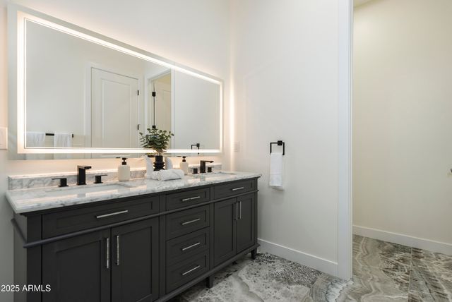 5049 E SHAW BUTTE Drive, Scottsdale, AZ 85254