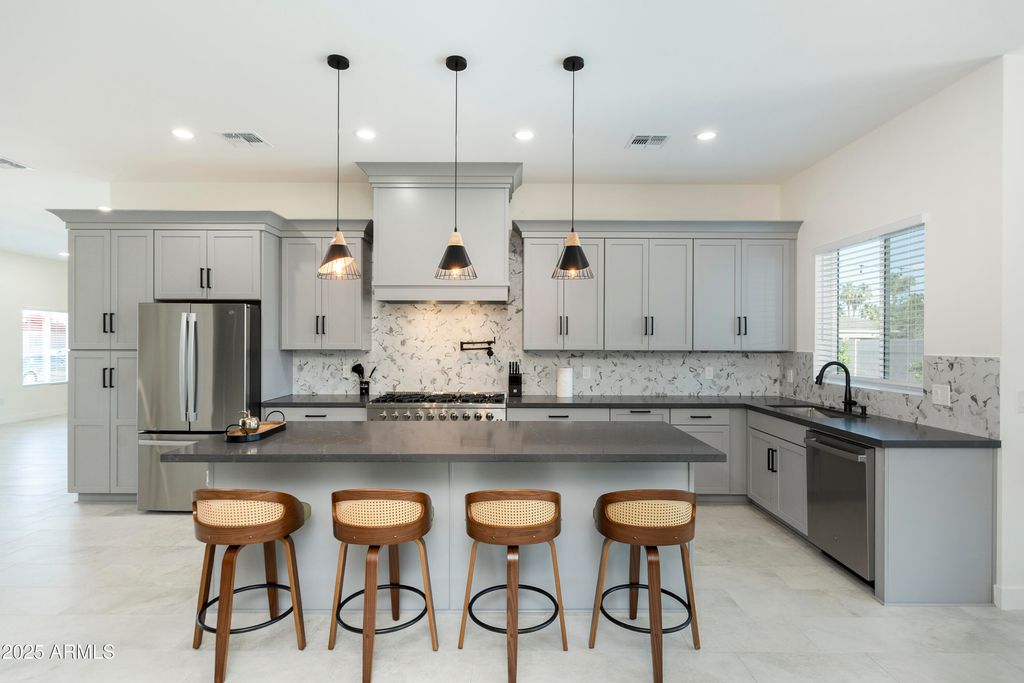 5049 E SHAW BUTTE Drive, Scottsdale, AZ 85254