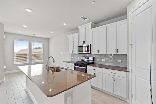 593 Hutchinson Lane, Lewisville, TX 75077