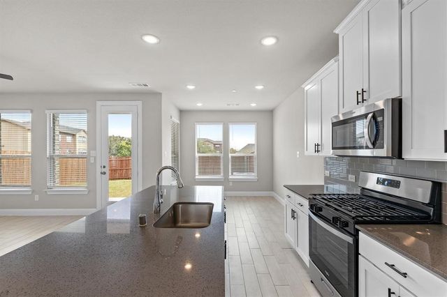 593 Hutchinson Lane, Lewisville, TX 75077