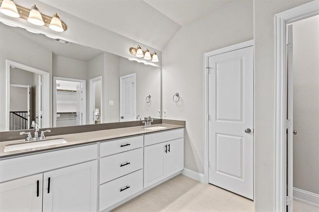 593 Hutchinson Lane, Lewisville, TX 75077