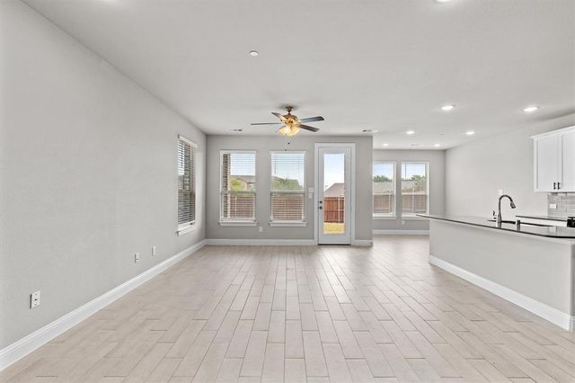 593 Hutchinson Lane, Lewisville, TX 75077