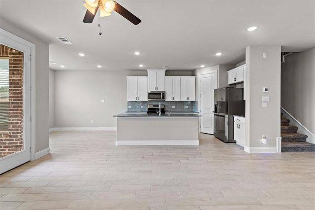 593 Hutchinson Lane, Lewisville, TX 75077