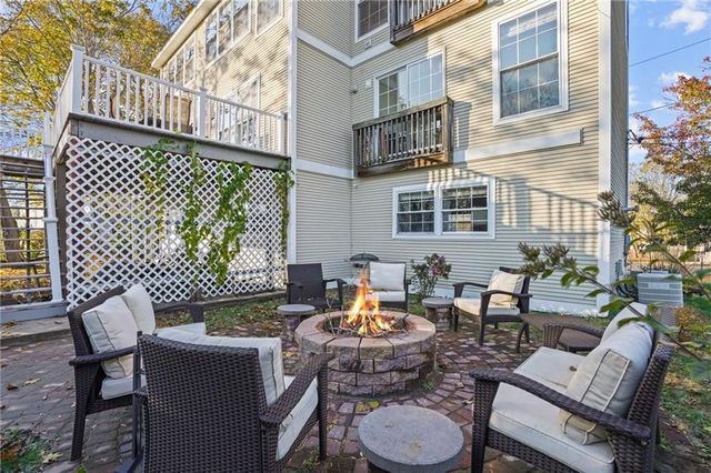 160 Suburban Parkway, Warwick, RI 02889