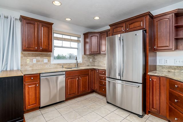 160 Suburban Parkway, Warwick, RI 02889