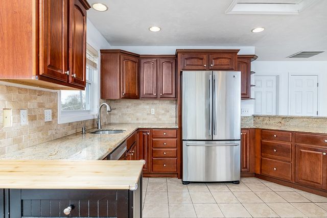 160 Suburban Parkway, Warwick, RI 02889