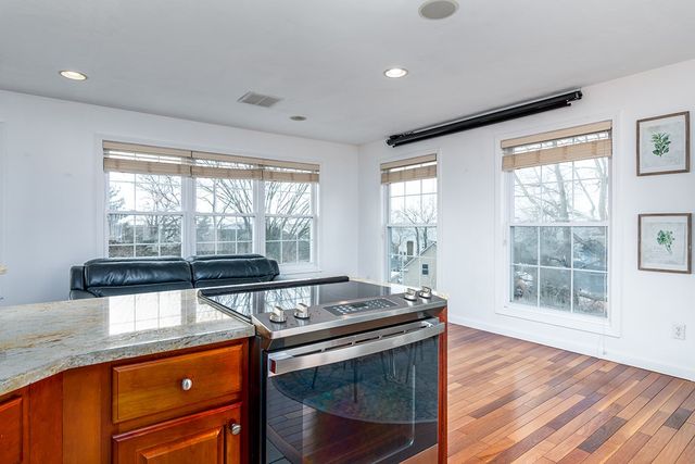 160 Suburban Parkway, Warwick, RI 02889