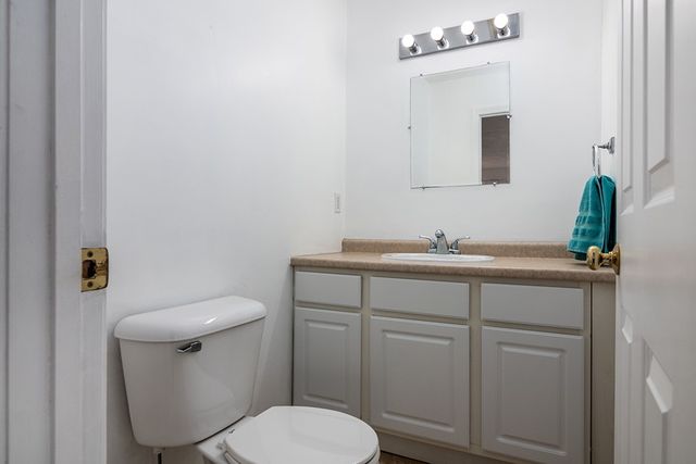 160 Suburban Parkway, Warwick, RI 02889