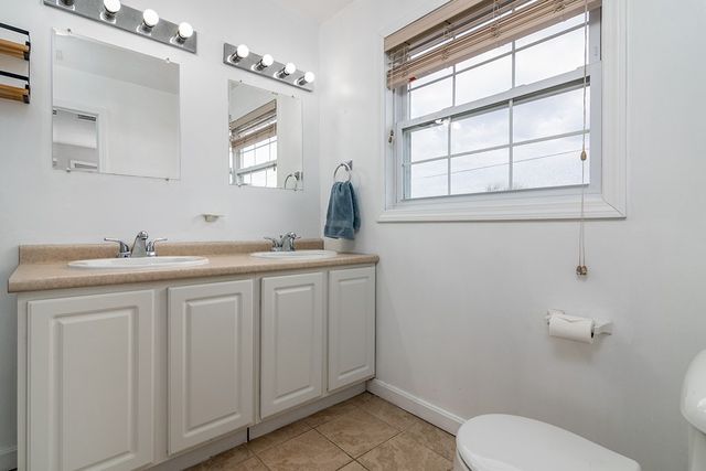 160 Suburban Parkway, Warwick, RI 02889